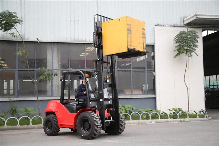 4 ٹن آف روڈ فورک لفٹ